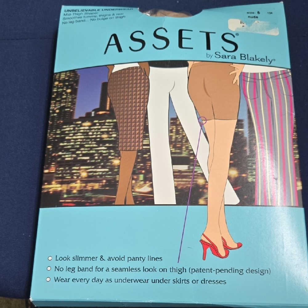 ASSETS by Sara Blakely Beige Underwear/ Hose